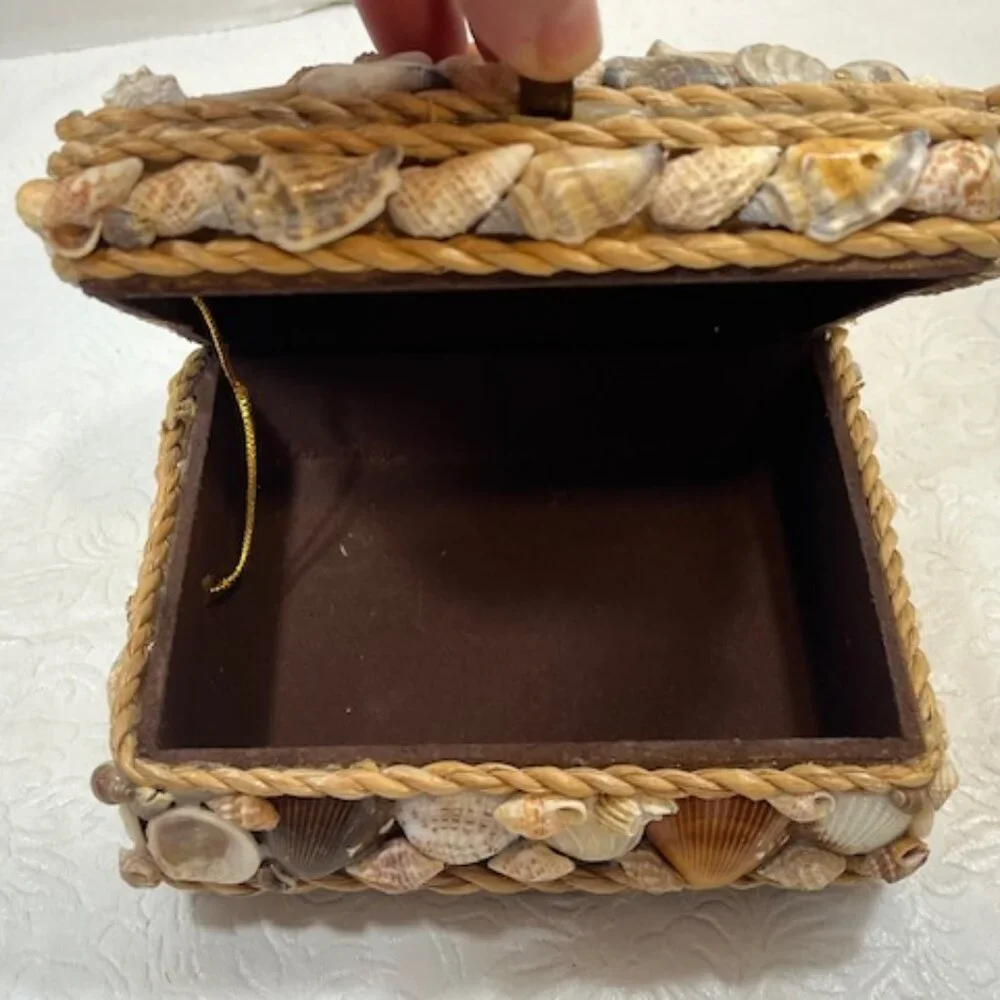 VTG Nautical Coastal Shell Encrusted Trinket, Jewelry Box, Sailor Valentine Box